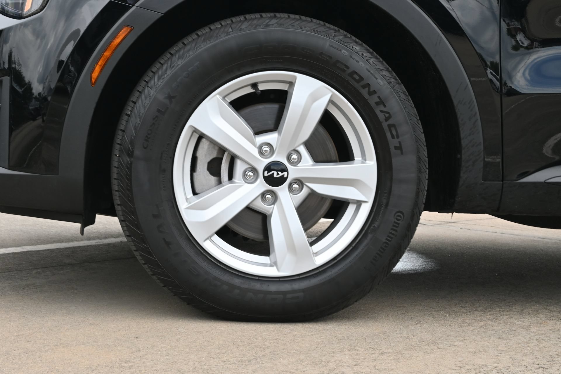 Used 2024 Kia Sorento LX FWD image 30