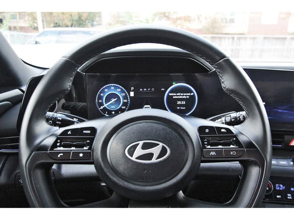 Certified 2025 Hyundai Elantra SEL image 15