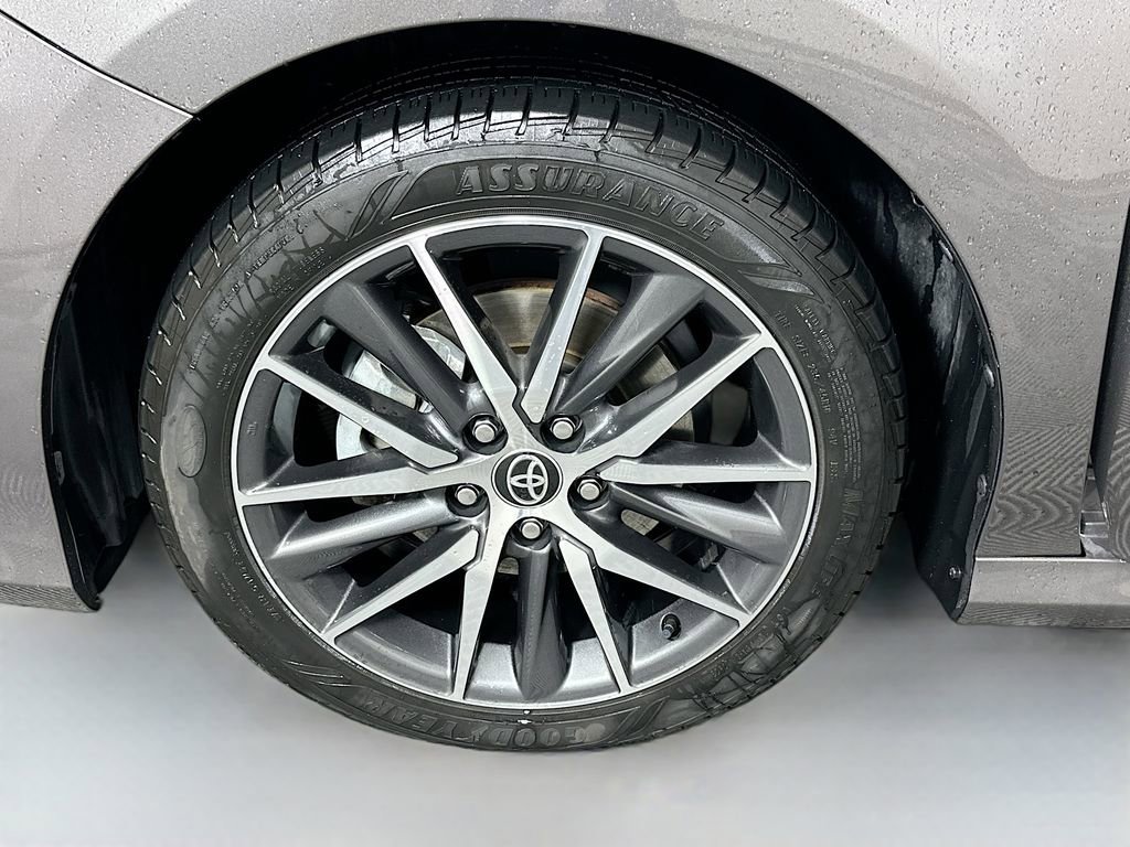 Used 2021 Toyota Camry XLE FWD image 30