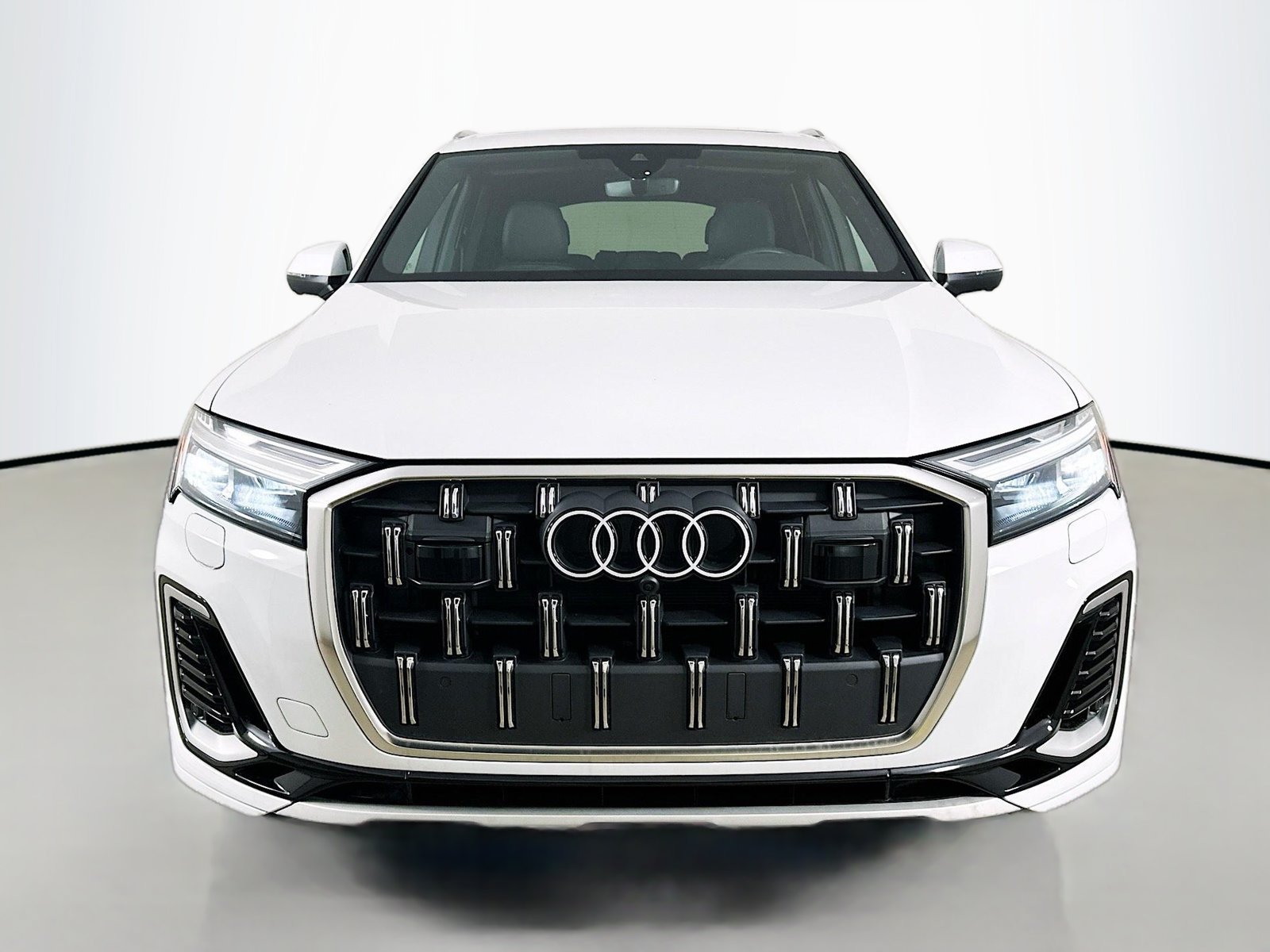 Certified 2025 Audi Q7 2.0T Premium AWD/4WD image 2