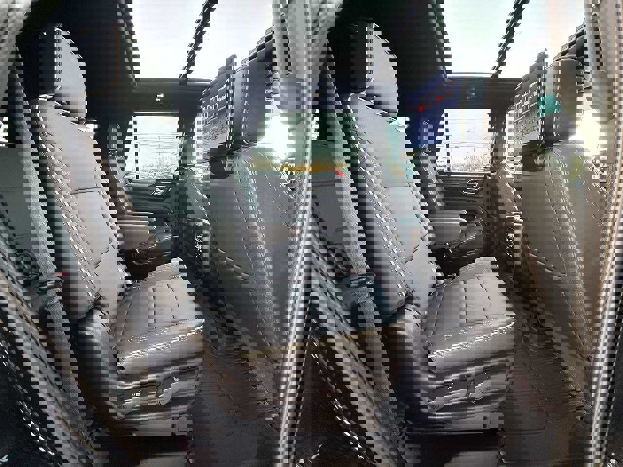 Used 2024 GMC Yukon SLT w/ SLT Luxury Package image 32