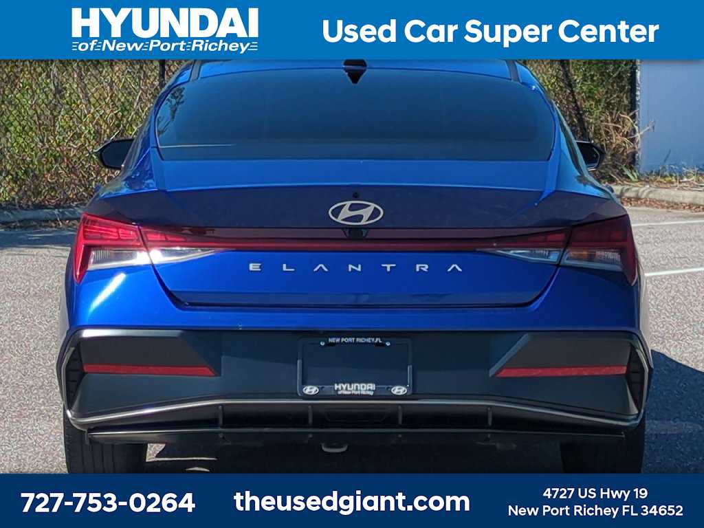 Used 2025 Hyundai Elantra SEL FWD image 4