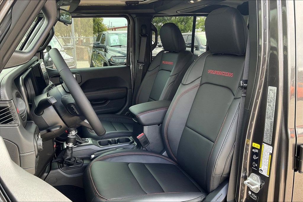 New 2025 Jeep Gladiator Rubicon w/ Convenience Group AWD/4WD image 24