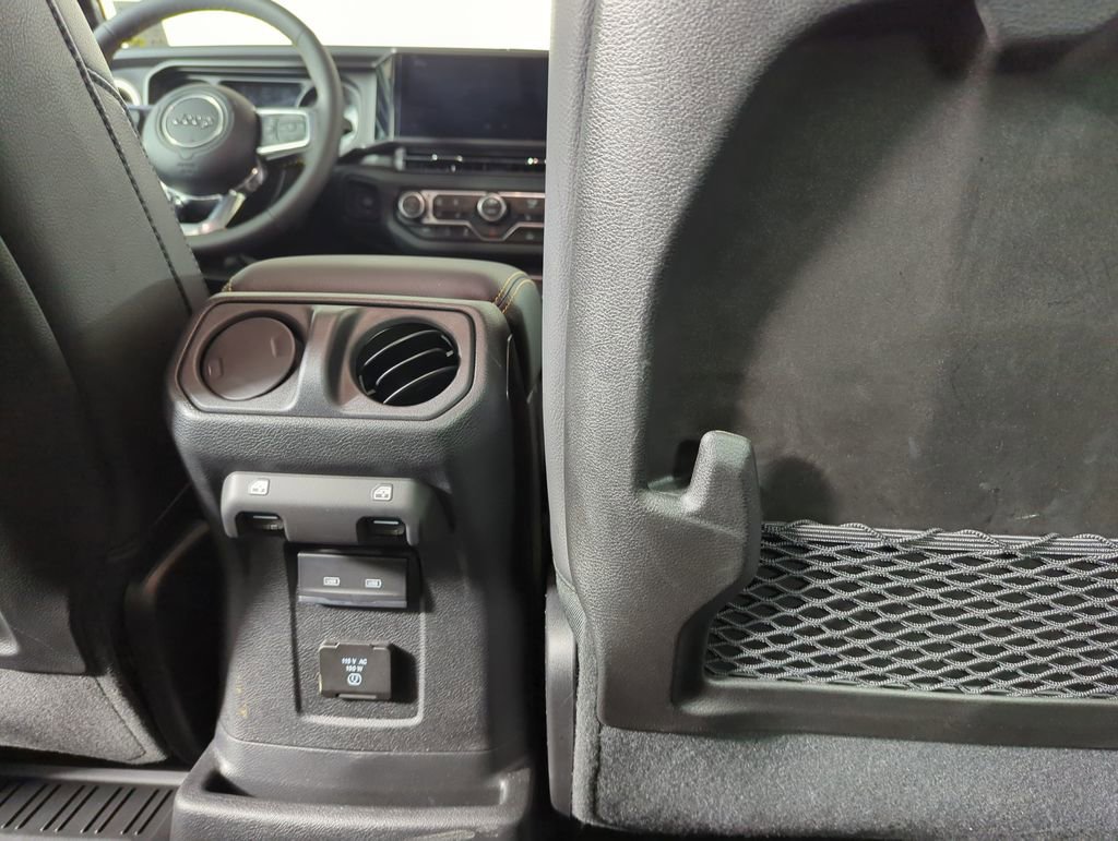 Used 2024 Jeep Wrangler Sahara image 30
