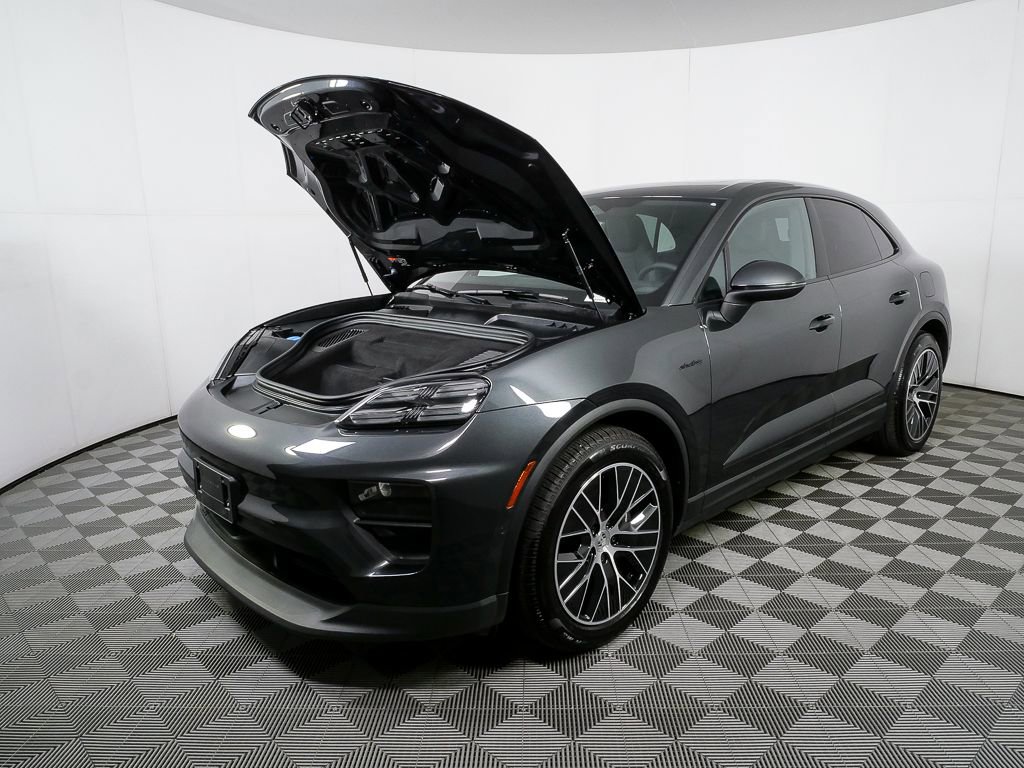 Certified 2025 Porsche Macan Electric image 35