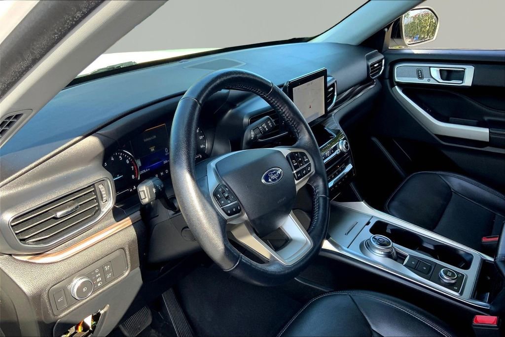 Used 2022 Ford Explorer Limited w/ Equipment Group 301A image 12