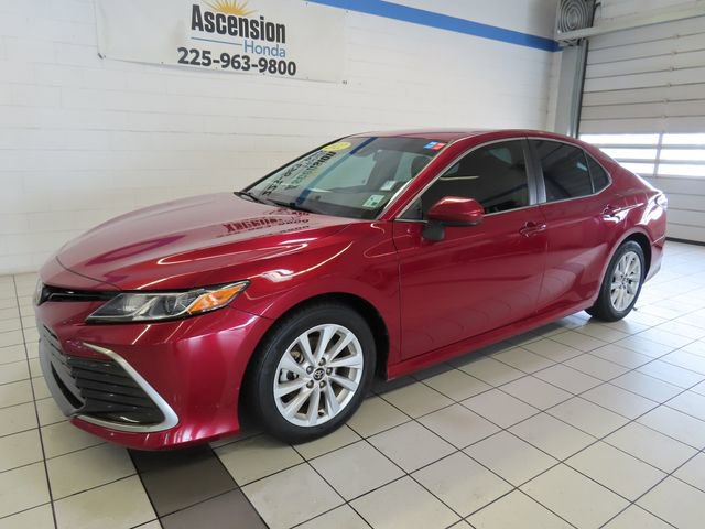 Used 2022 Toyota Camry LE FWD image 2