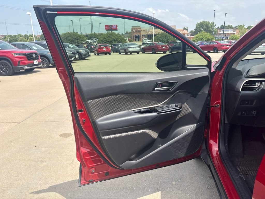 Used 2020 Toyota C-HR Limited FWD image 9