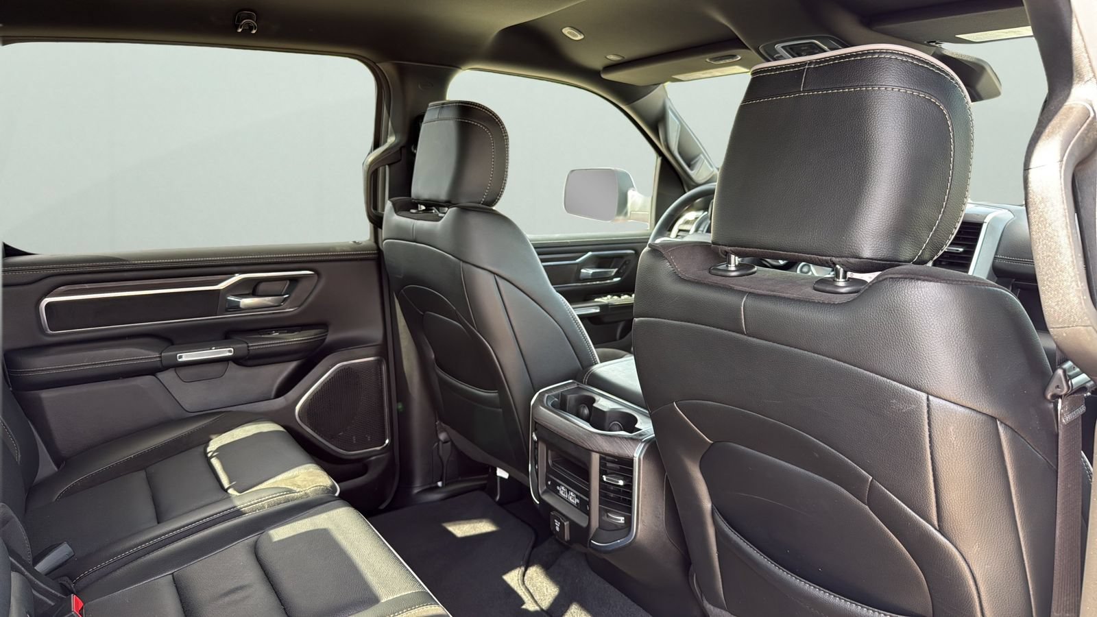 Used 2025 RAM 1500 Laramie AWD/4WD image 28