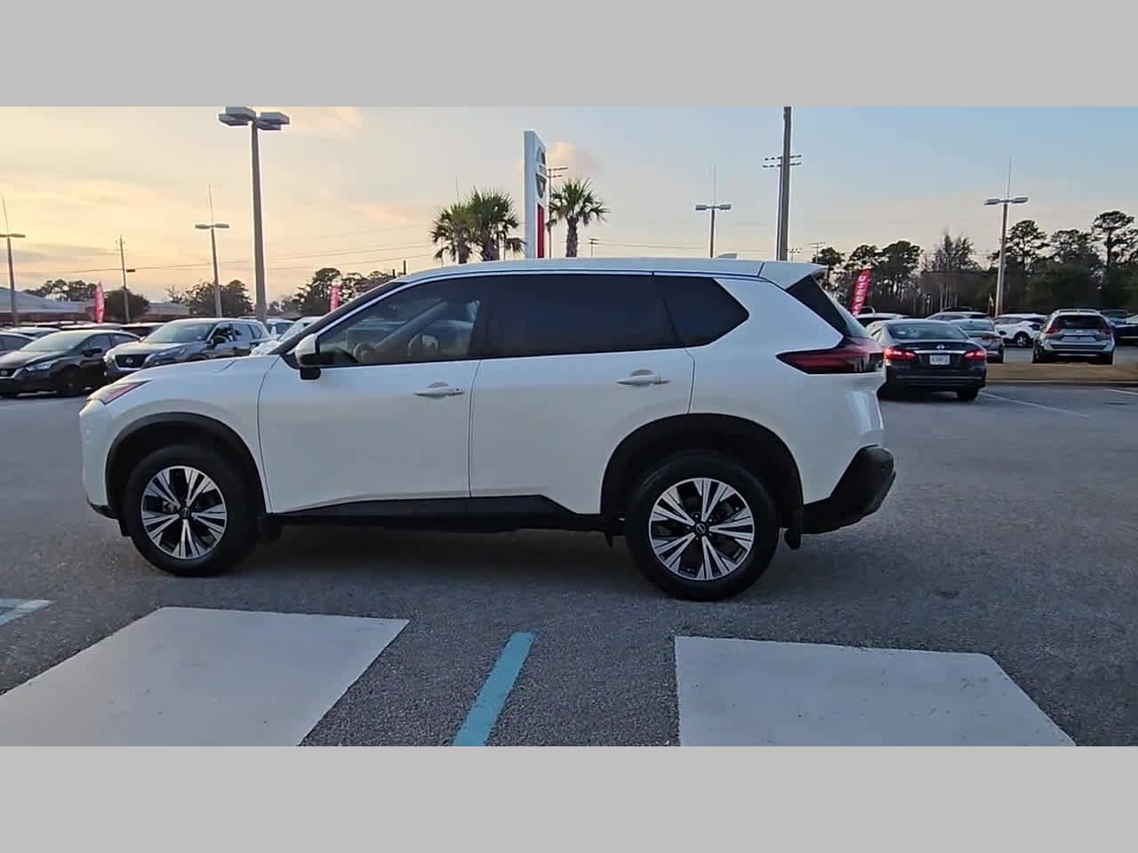 Used 2023 Nissan Rogue SV image 27