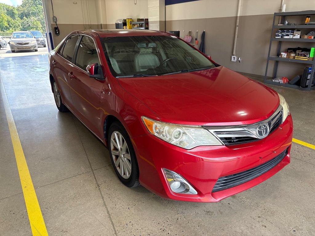 Used 2013 Toyota Camry XLE w/ Leather Pkg FWD image 2