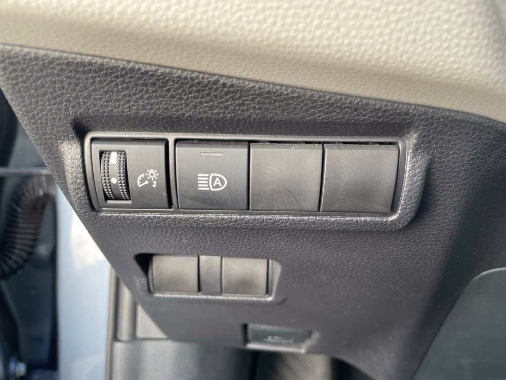 Used 2025 Toyota Corolla Cross L FWD image 16