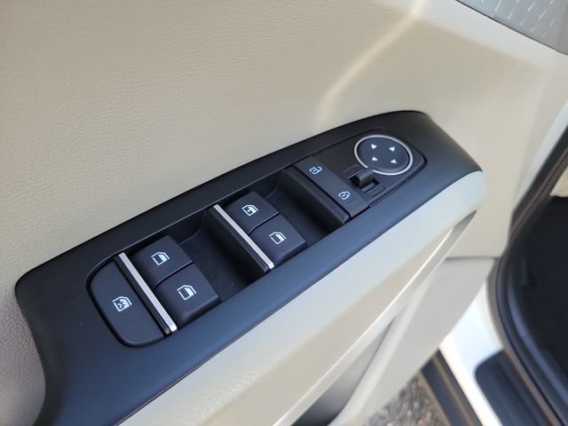 Used 2025 Kia Soul LX w/ LX Technology Package FWD image 19