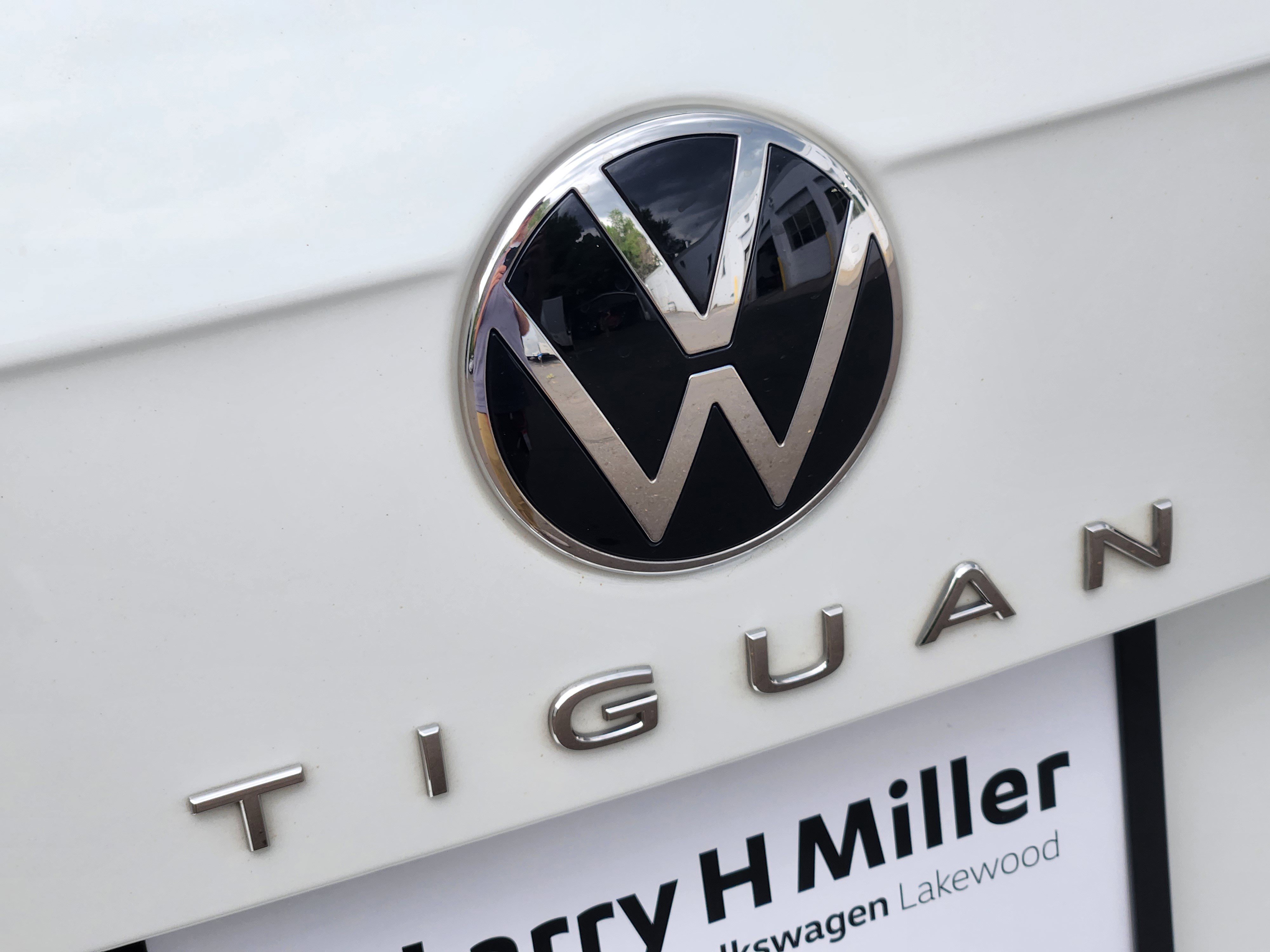 Certified 2022 Volkswagen Tiguan SEL R-Line image 22