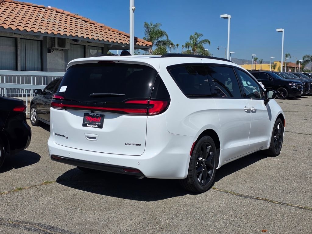 New 2027 Chrysler Pacifica Limited w/ Family Tech Group FWD image 4