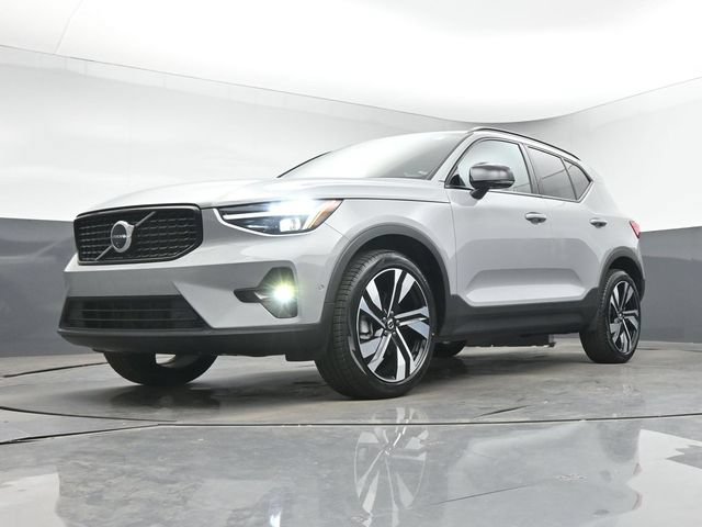 Used 2025 Volvo XC40 B5 Plus AWD/4WD image 39