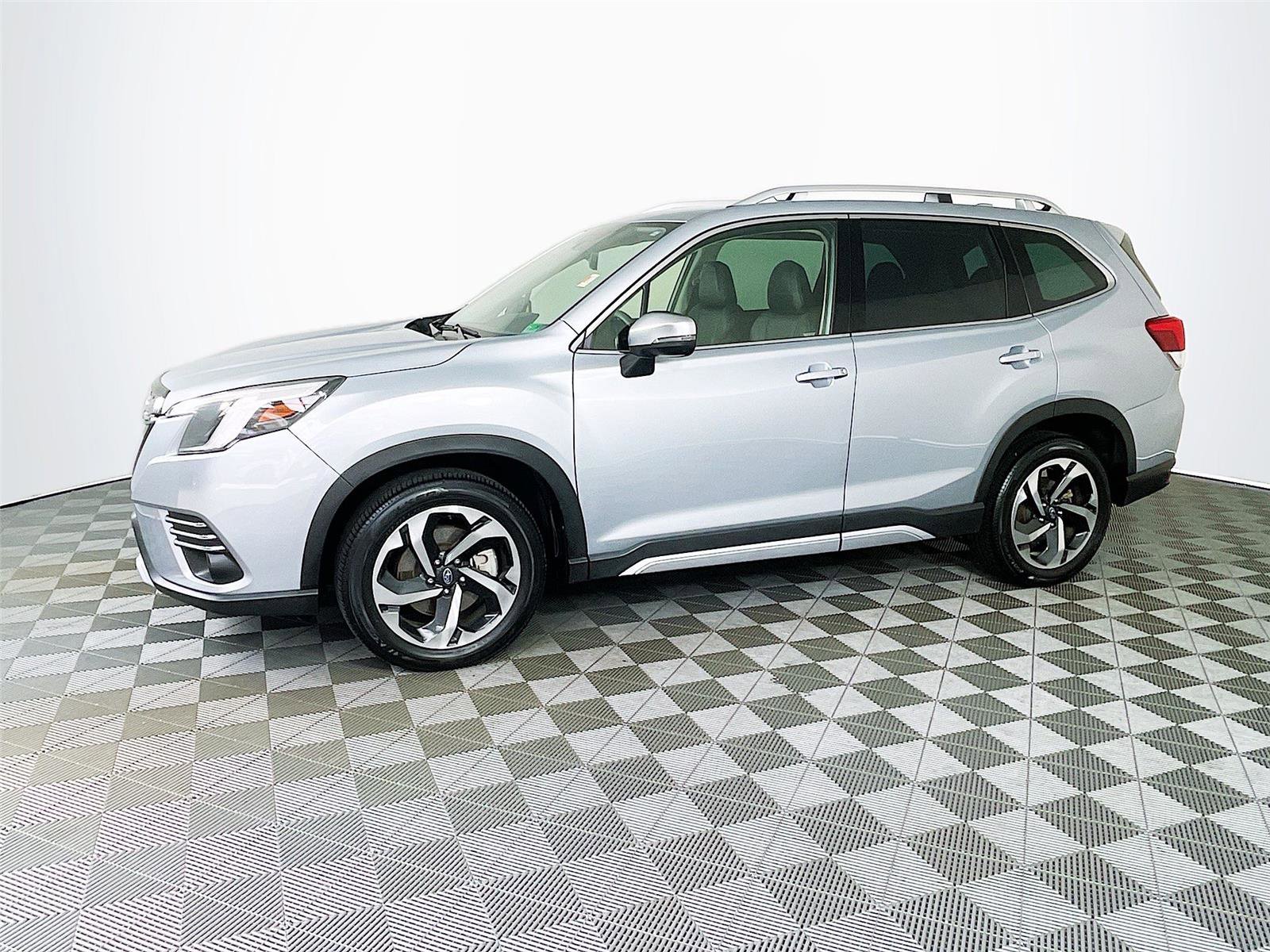 Used 2023 Subaru Forester Touring image 4