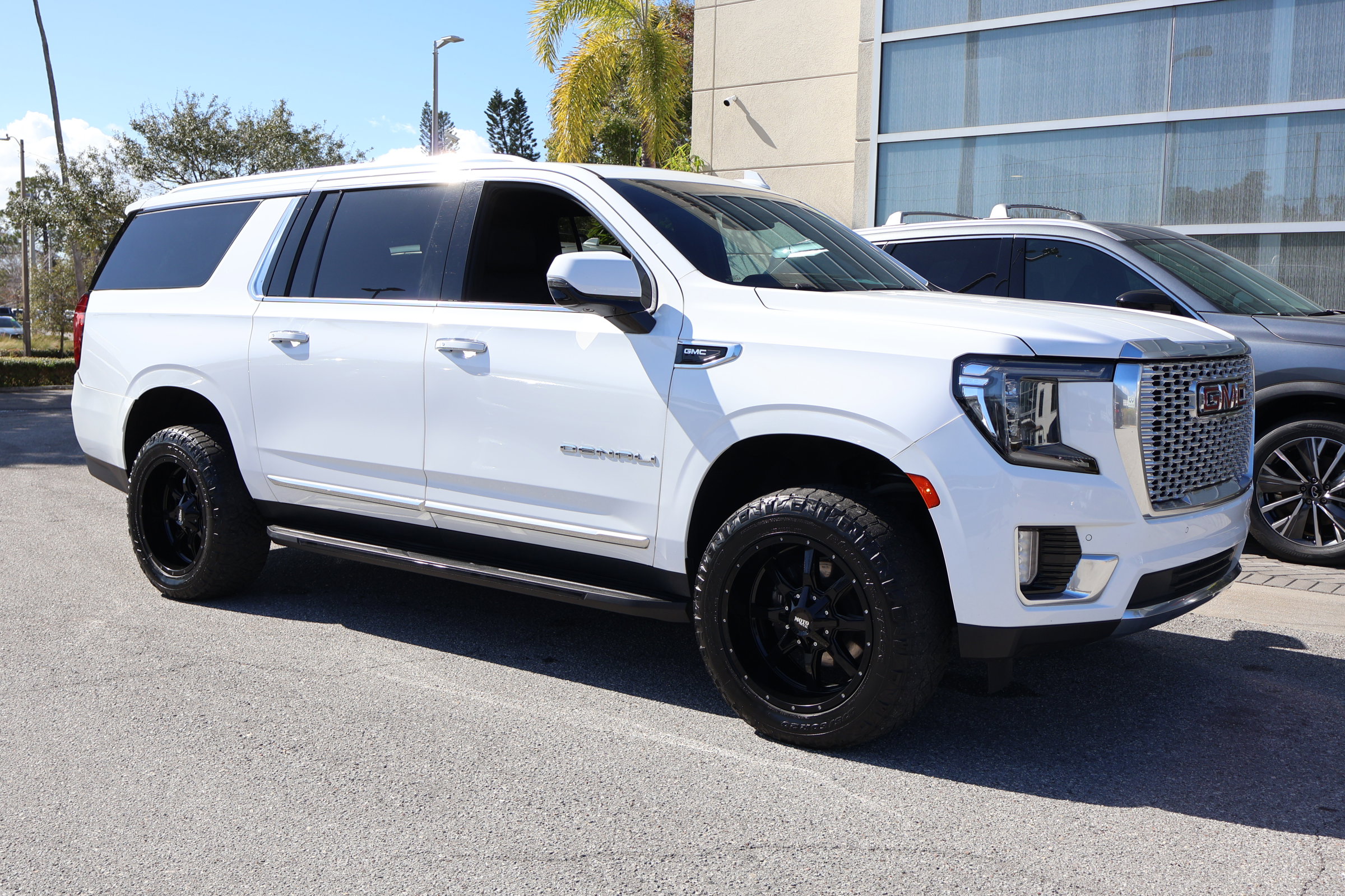Used 2022 GMC Yukon XL Denali image 12