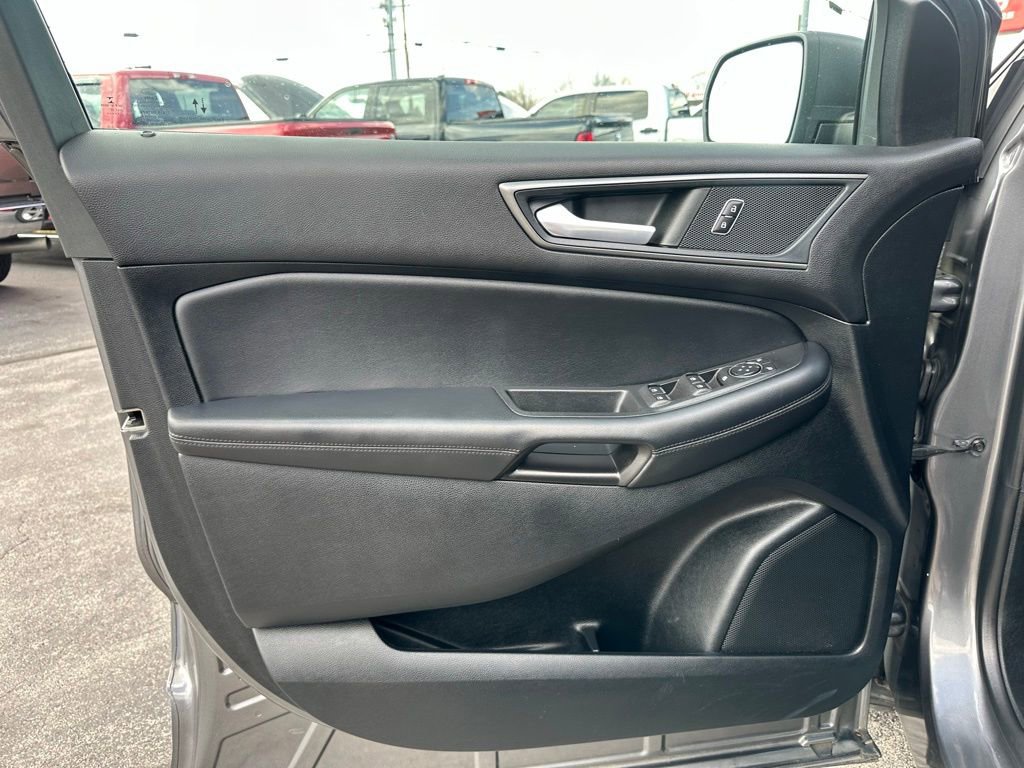 Used 2022 Ford Edge SE image 13
