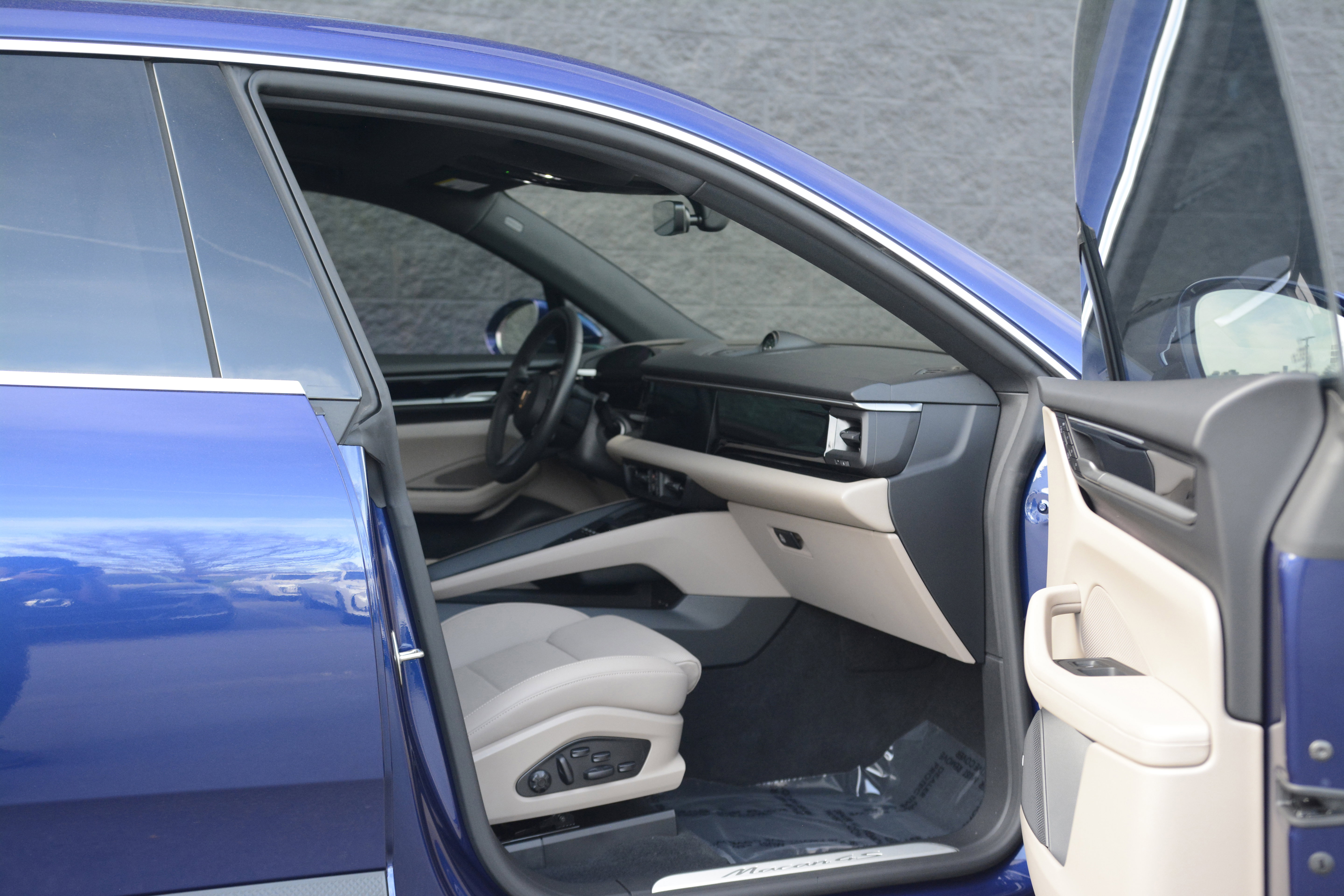 Certified 2025 Porsche Macan 4S Electric image 25