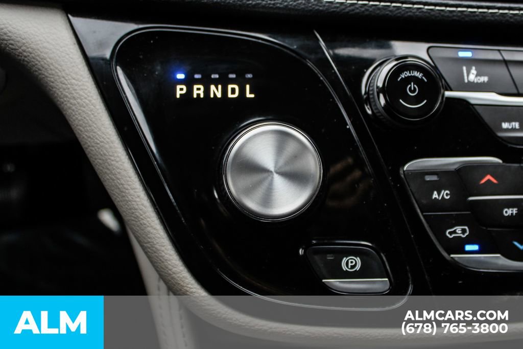 Used 2023 Chrysler Pacifica Limited image 36