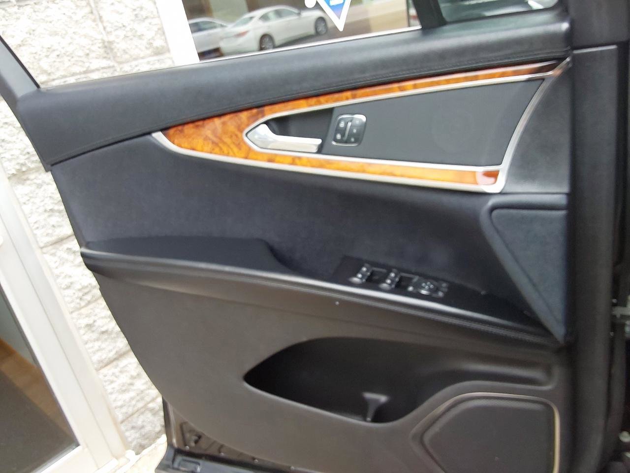 Used 2017 Lincoln MKX Reserve image 25