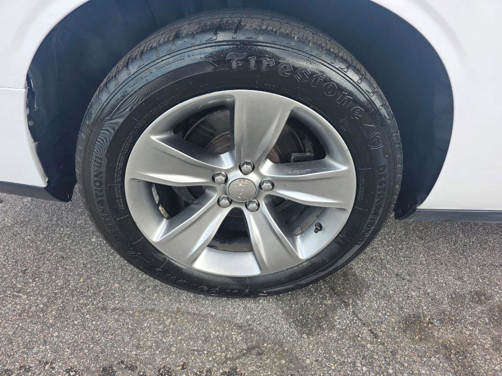 Used 2015 Dodge Challenger SXT RWD image 8