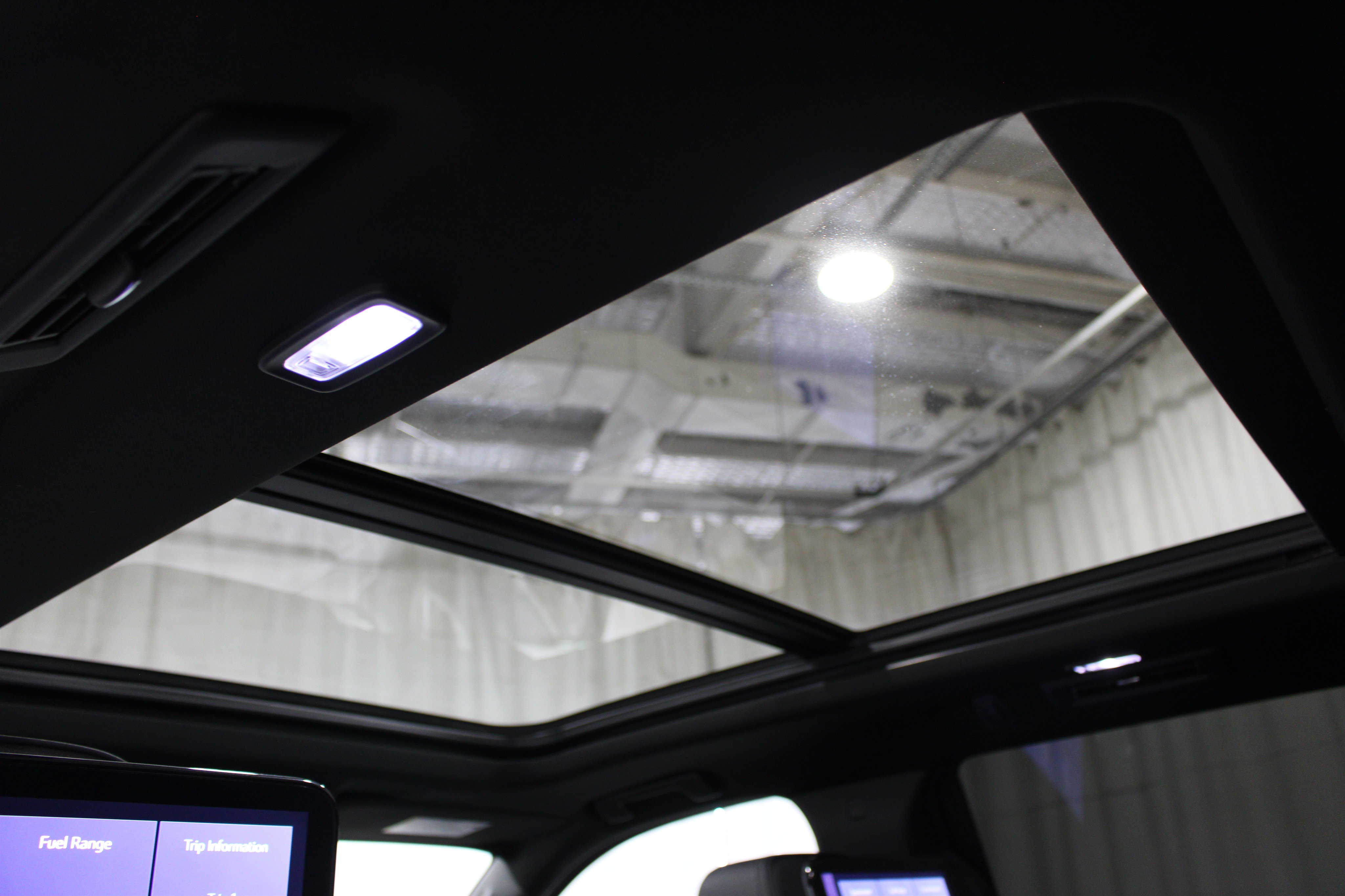 Used 2025 GMC Yukon Denali w/ Denali Reserve Package image 24