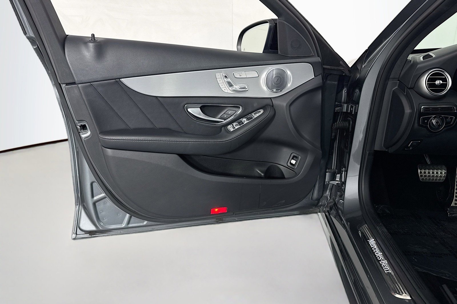 Used 2019 Mercedes-Benz C 300 Sedan image 20
