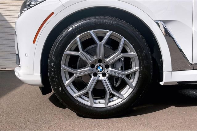 Used 2022 BMW X7 xDrive40i w/ Premium Package image 9