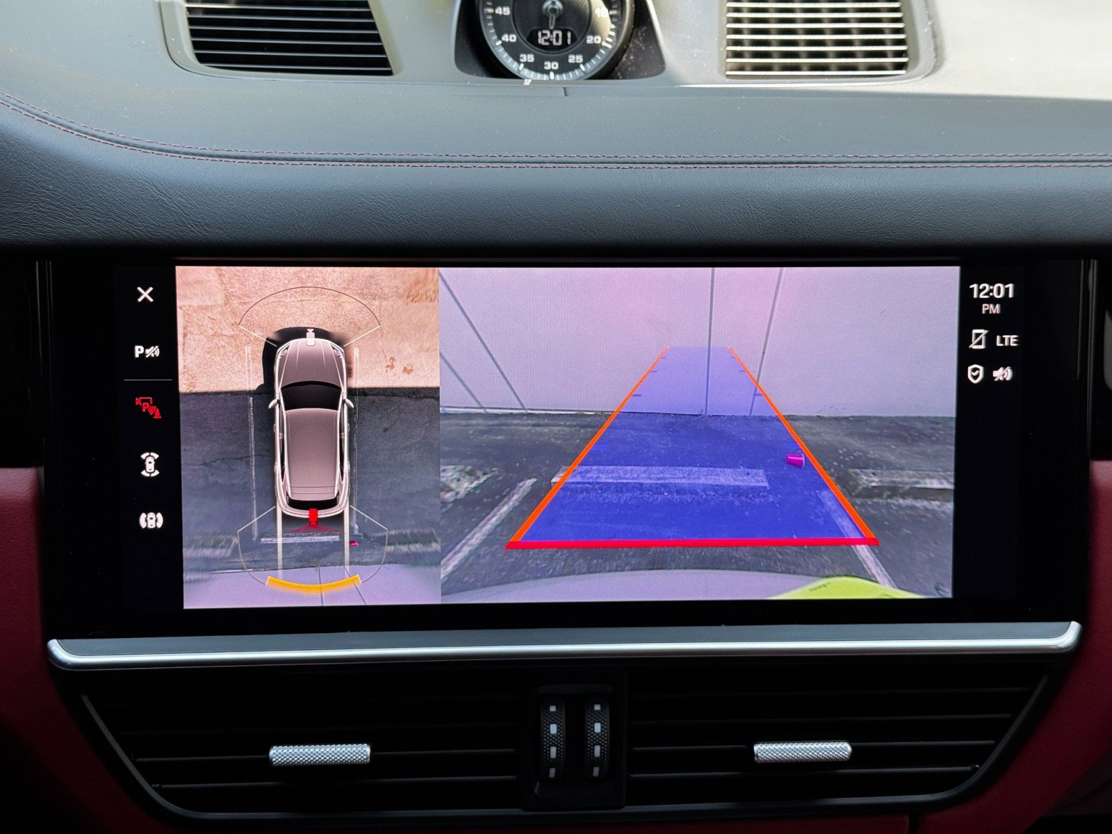 Used 2022 Porsche Cayenne Turbo S w/ Assistance Package image 31