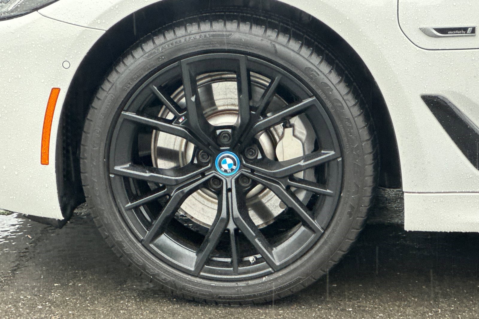 Certified 2023 BMW 530e w/ M Sport Package image 33