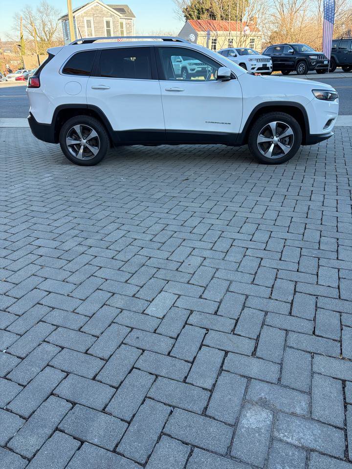 Used 2020 Jeep Cherokee Limited image 2