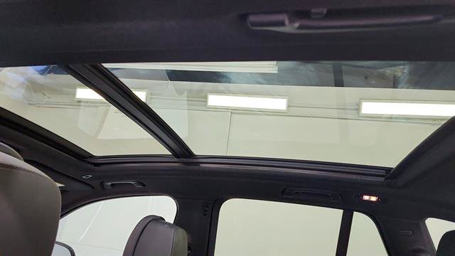 Used 2022 BMW X5 sDrive40i w/ M Sport Package RWD image 12