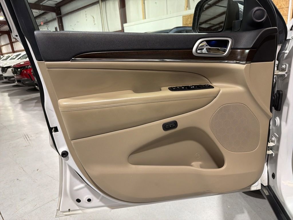 Used 2018 Jeep Grand Cherokee Limited image 25