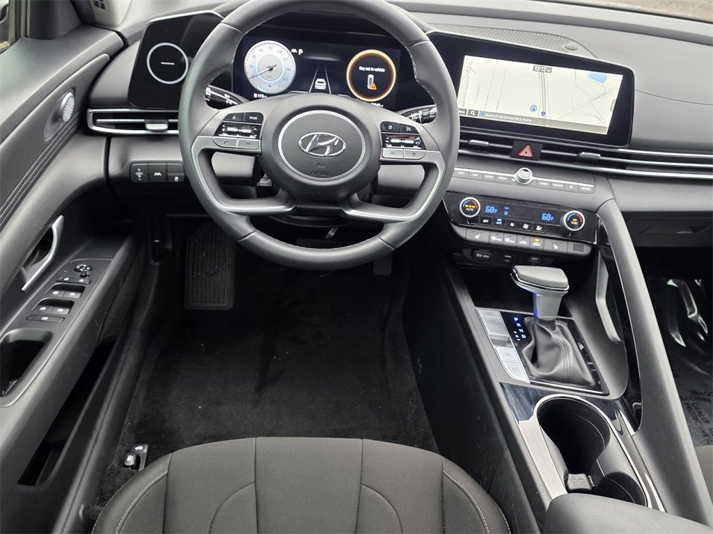 Used 2023 Hyundai Elantra SEL w/ Convenience Package image 11
