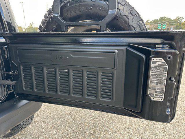 Certified 2023 Jeep Wrangler Unlimited Rubicon w/ Xtreme 35 Tire Package image 40