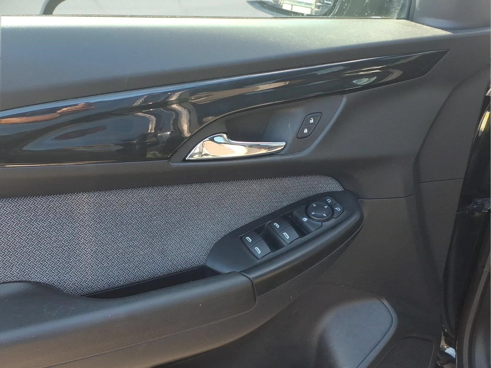 Used 2025 Chevrolet TrailBlazer LT AWD/4WD image 9