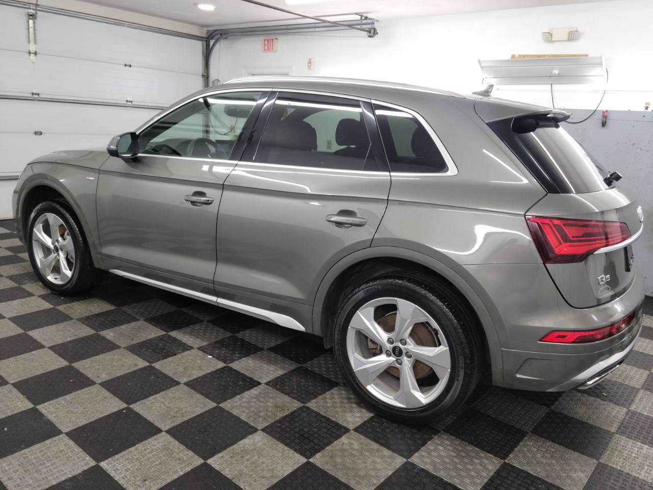 Used 2023 Audi Q5 2.0T Premium Plus w/ Premium Plus Package AWD/4WD image 3