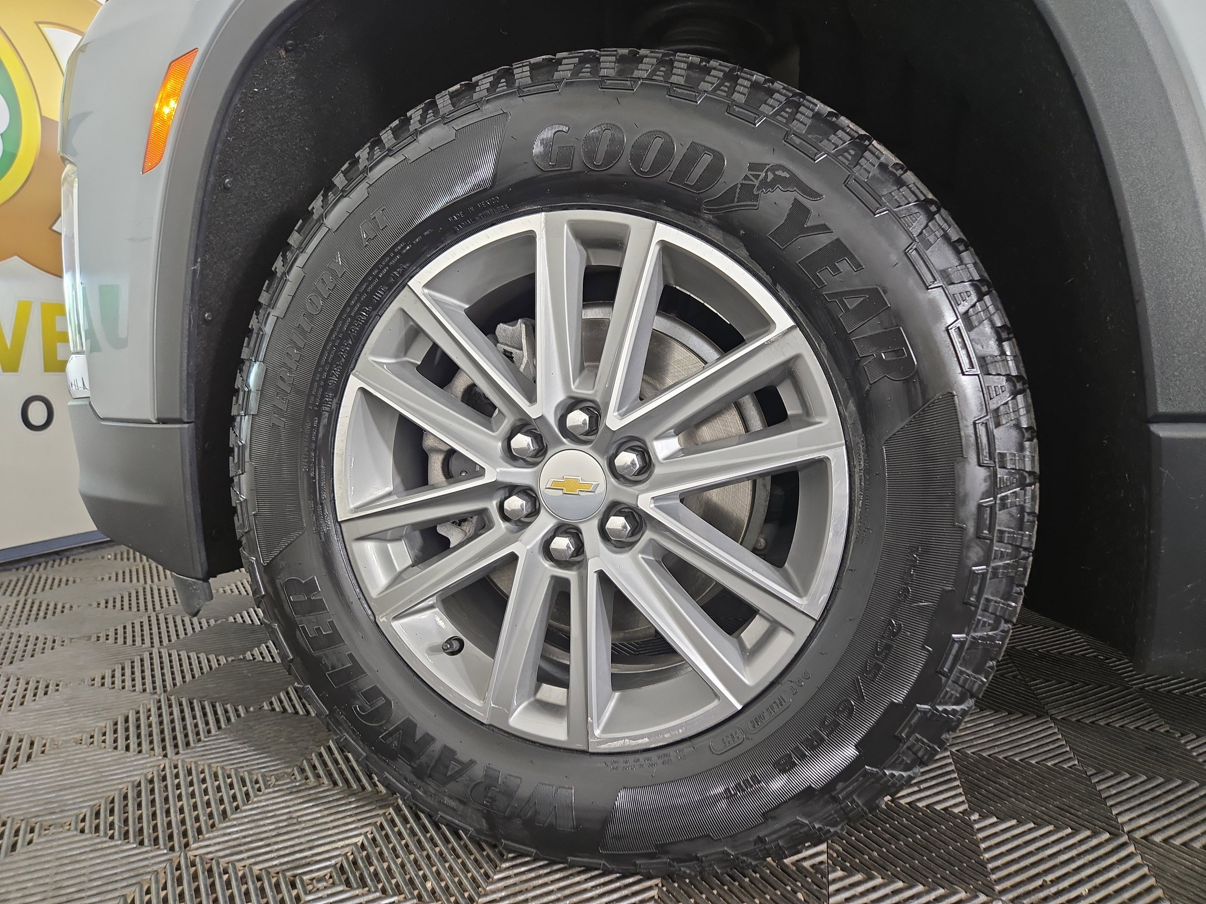 Certified 2023 Chevrolet Traverse LT w/ Rear Camera Mirror Package image 33