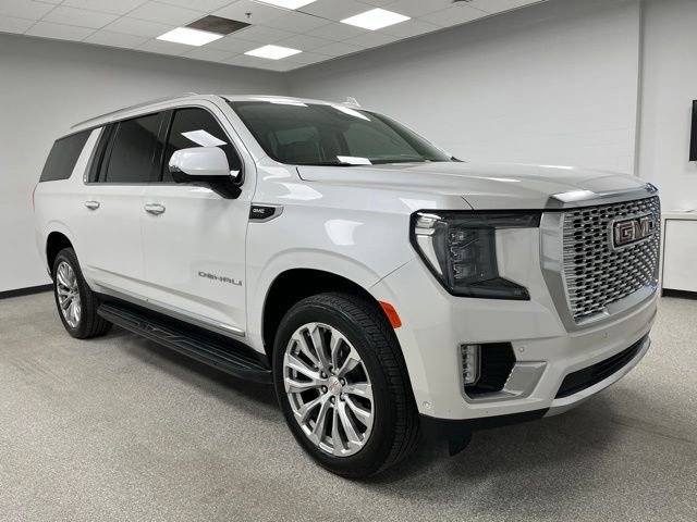 Used 2024 GMC Yukon XL Denali w/ Advanced Technology Package AWD/4WD image 2