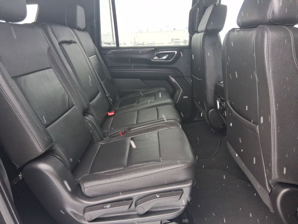 Used 2023 Chevrolet Suburban LT image 17