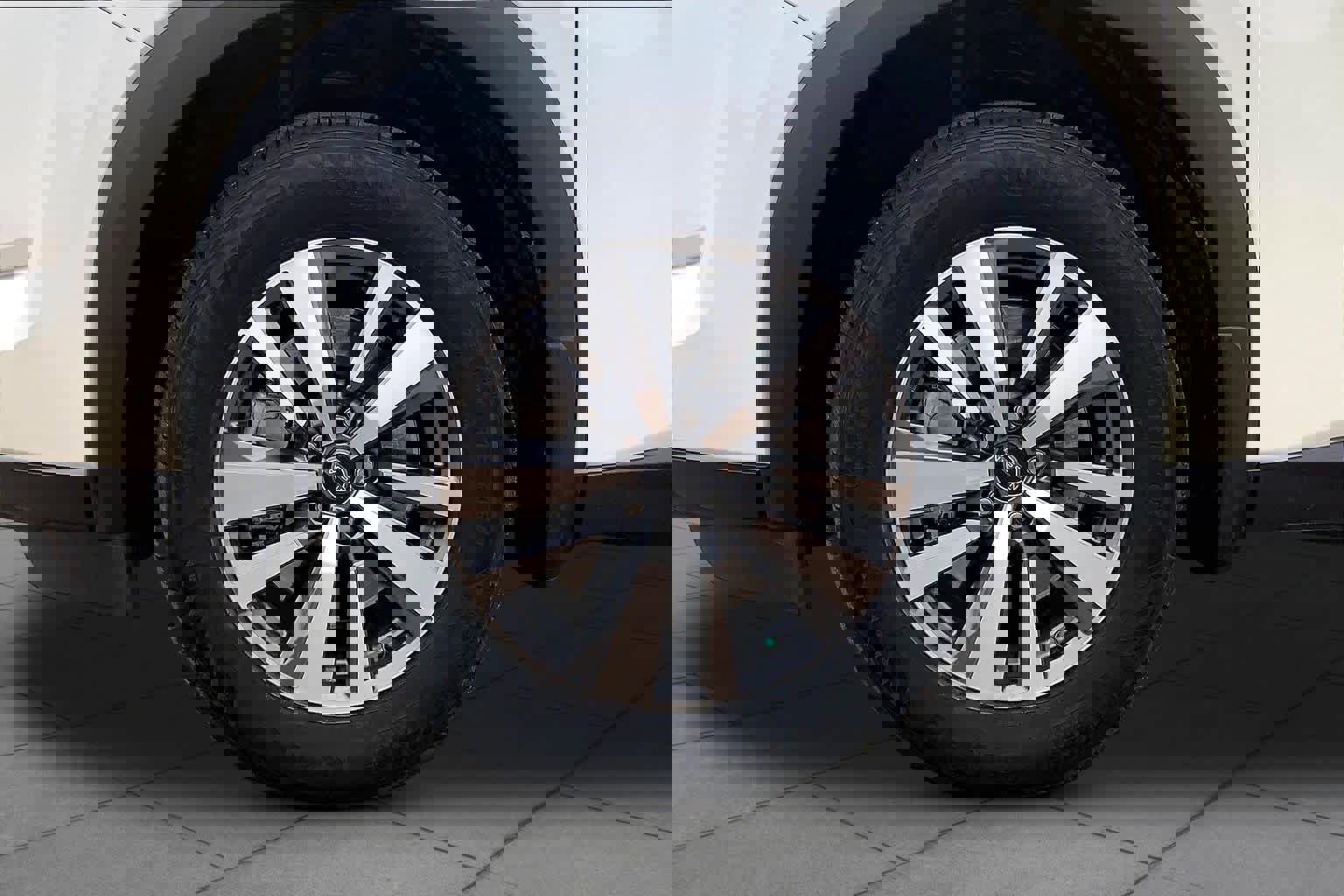 Used 2024 Nissan Pathfinder SL FWD image 11