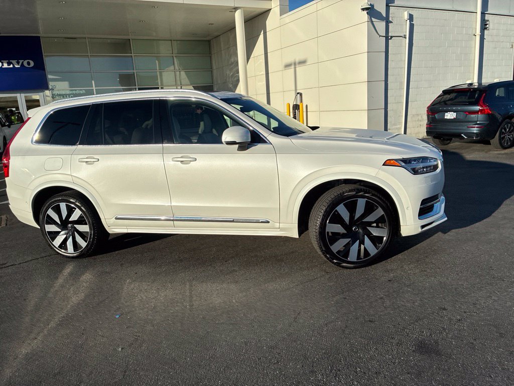 Used 2024 Volvo XC90 T8 Plus w/ Protection Package Premier AWD/4WD image 2