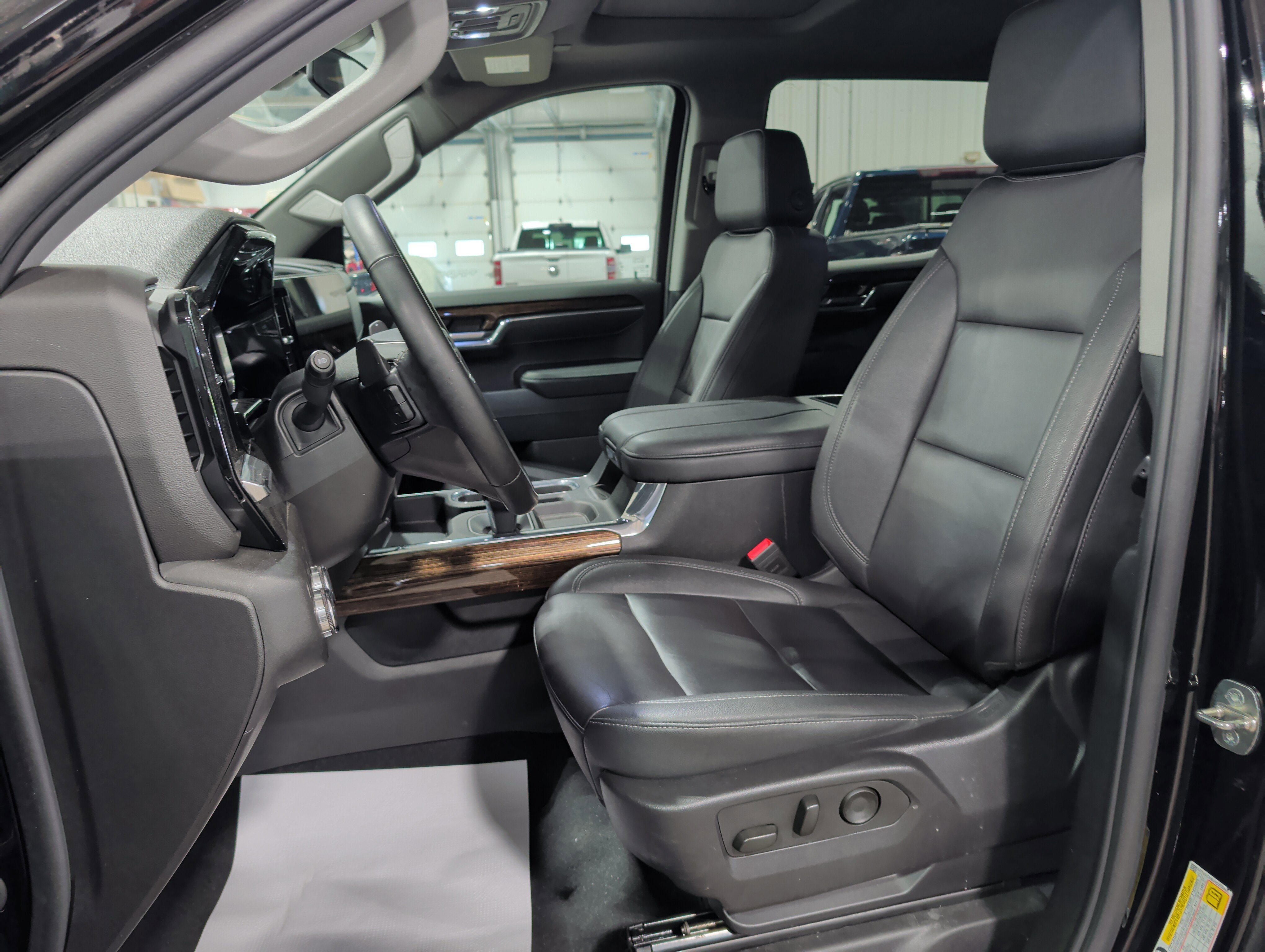 Used 2024 GMC Sierra 1500 Elevation w/ Elevation Premium Package AWD/4WD image 8
