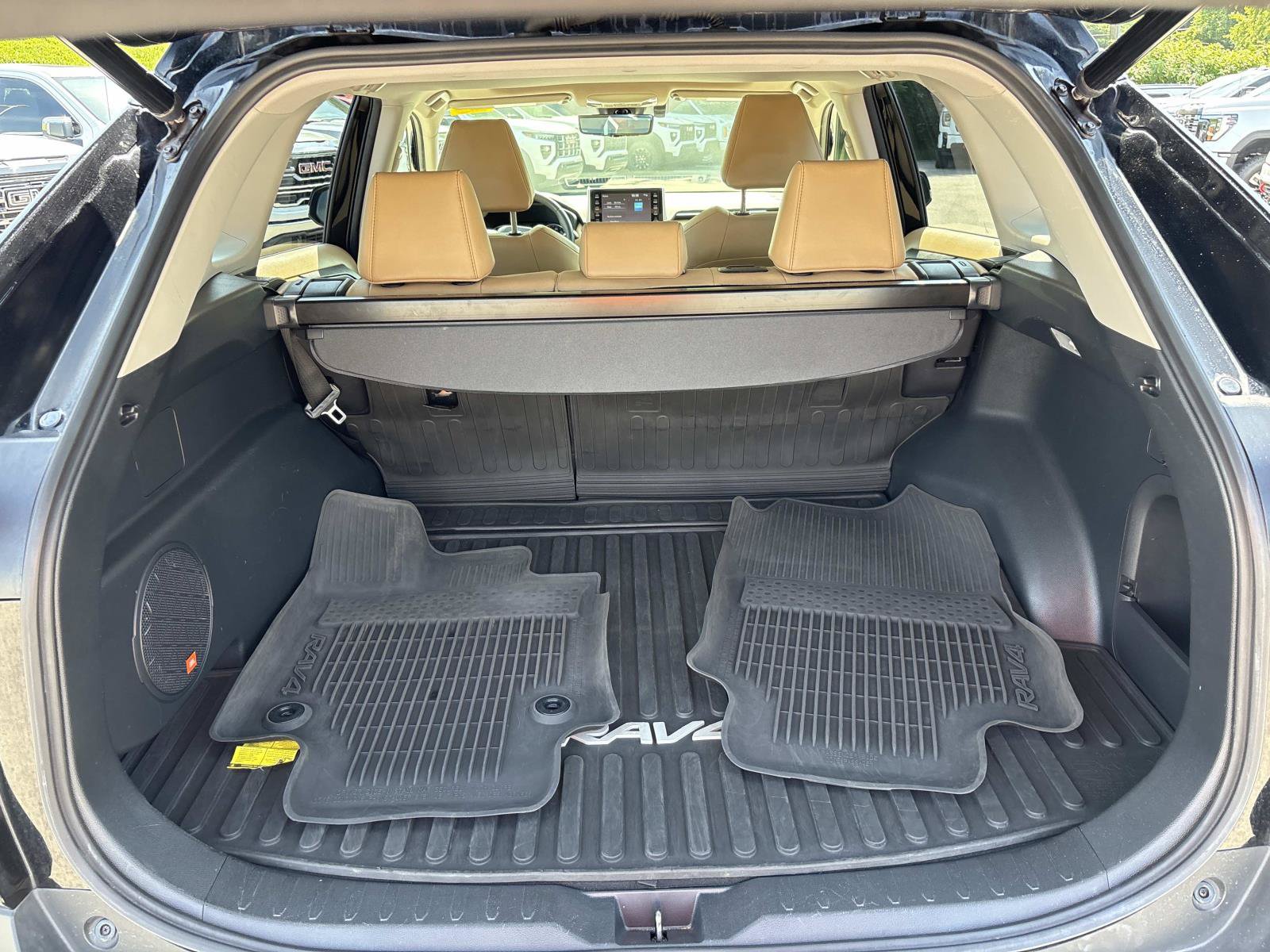 Used 2021 Toyota RAV4 XLE Premium AWD/4WD image 33