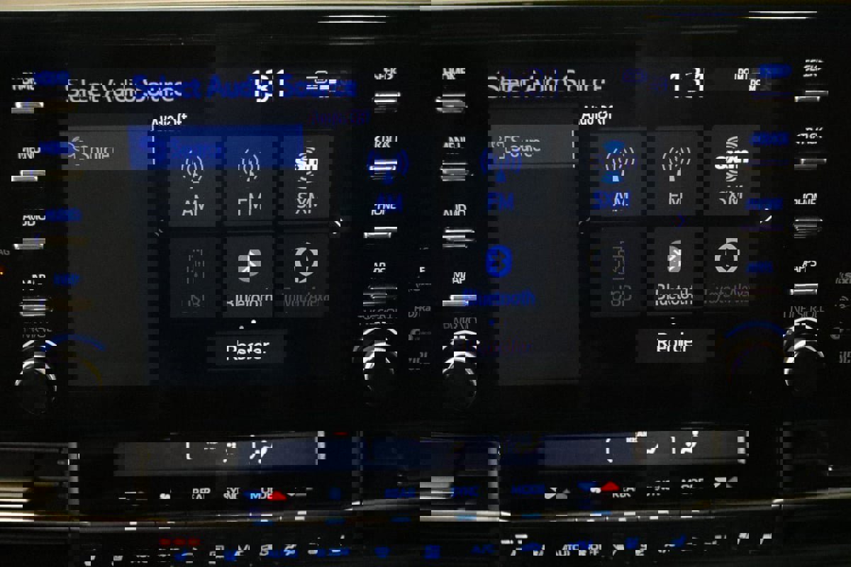 Used 2022 Toyota Sienna Platinum image 46