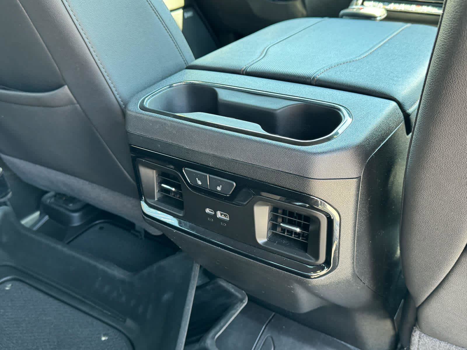 Used 2024 GMC Sierra 1500 AT4 w/ AT4 Preferred Package AWD/4WD image 18