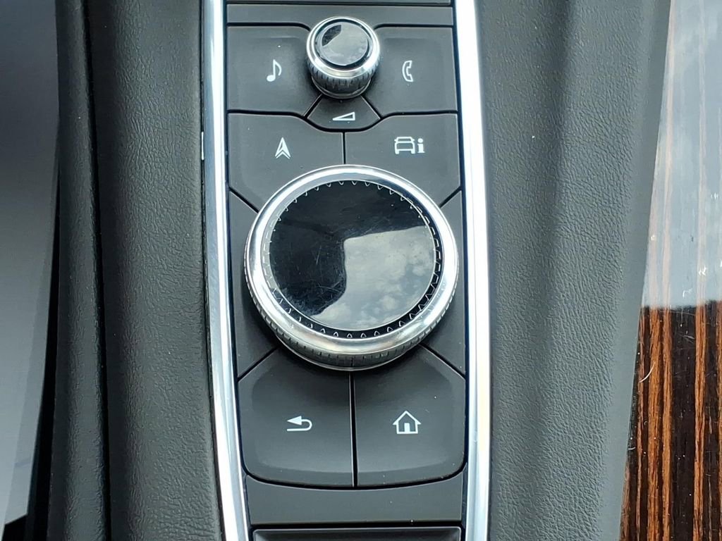 Used 2021 Cadillac Escalade Premium Luxury w/ LPO, Illumination Package AWD/4WD image 25