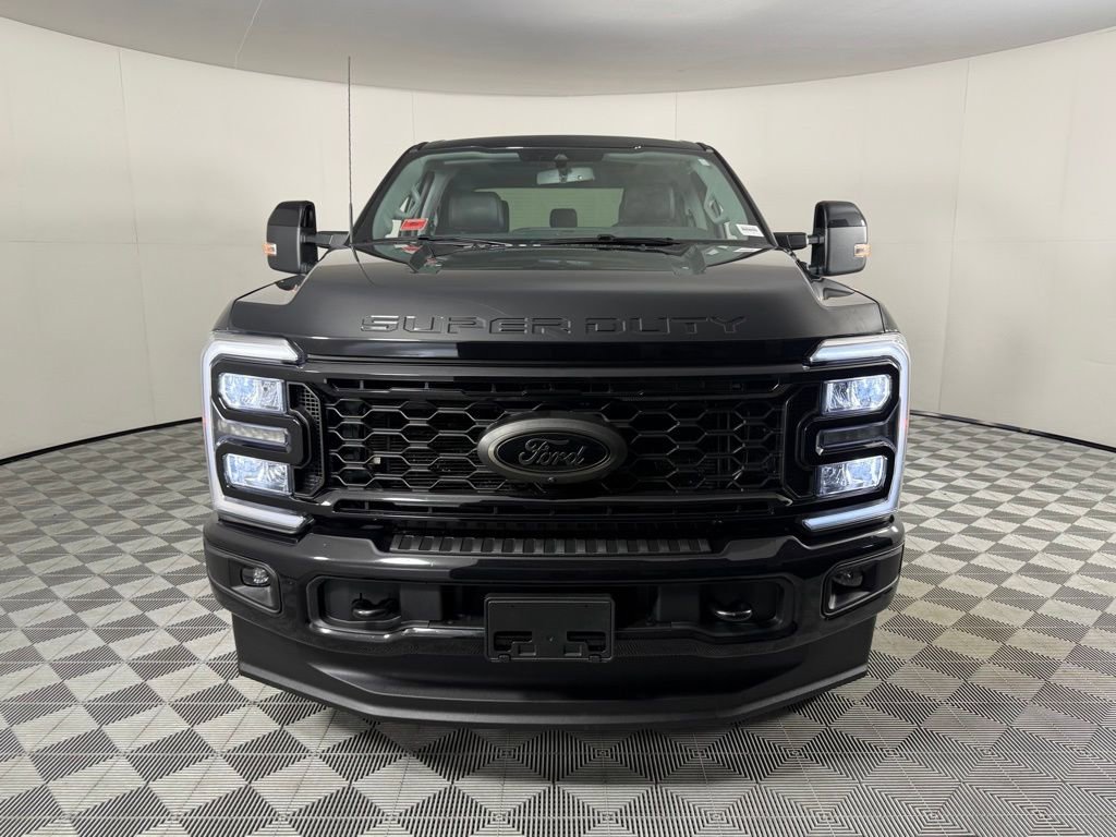 Used 2025 Ford F350 Lariat w/ Black Appearance Package image 11